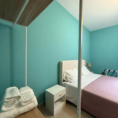 Zefia G Habitación en casa particular Catania