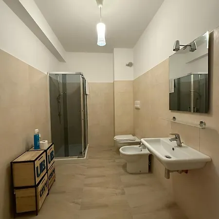 Zefia G Habitación en casa particular Catania